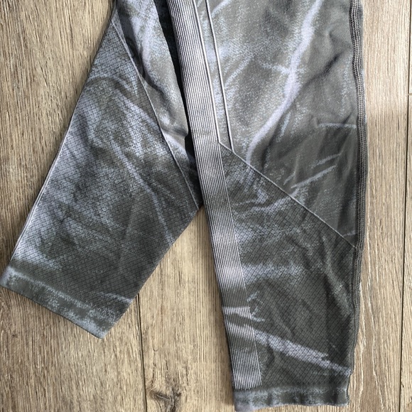 LULULEMON WUNDER TRAIN GREY WASH LEGGINGS - Picture 3 of 3